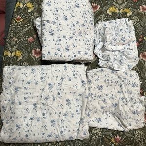 Target Threshold Queen sheet set- blue floral